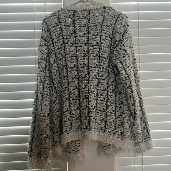 Black and white sweater-jacket - Picture 4 of 4